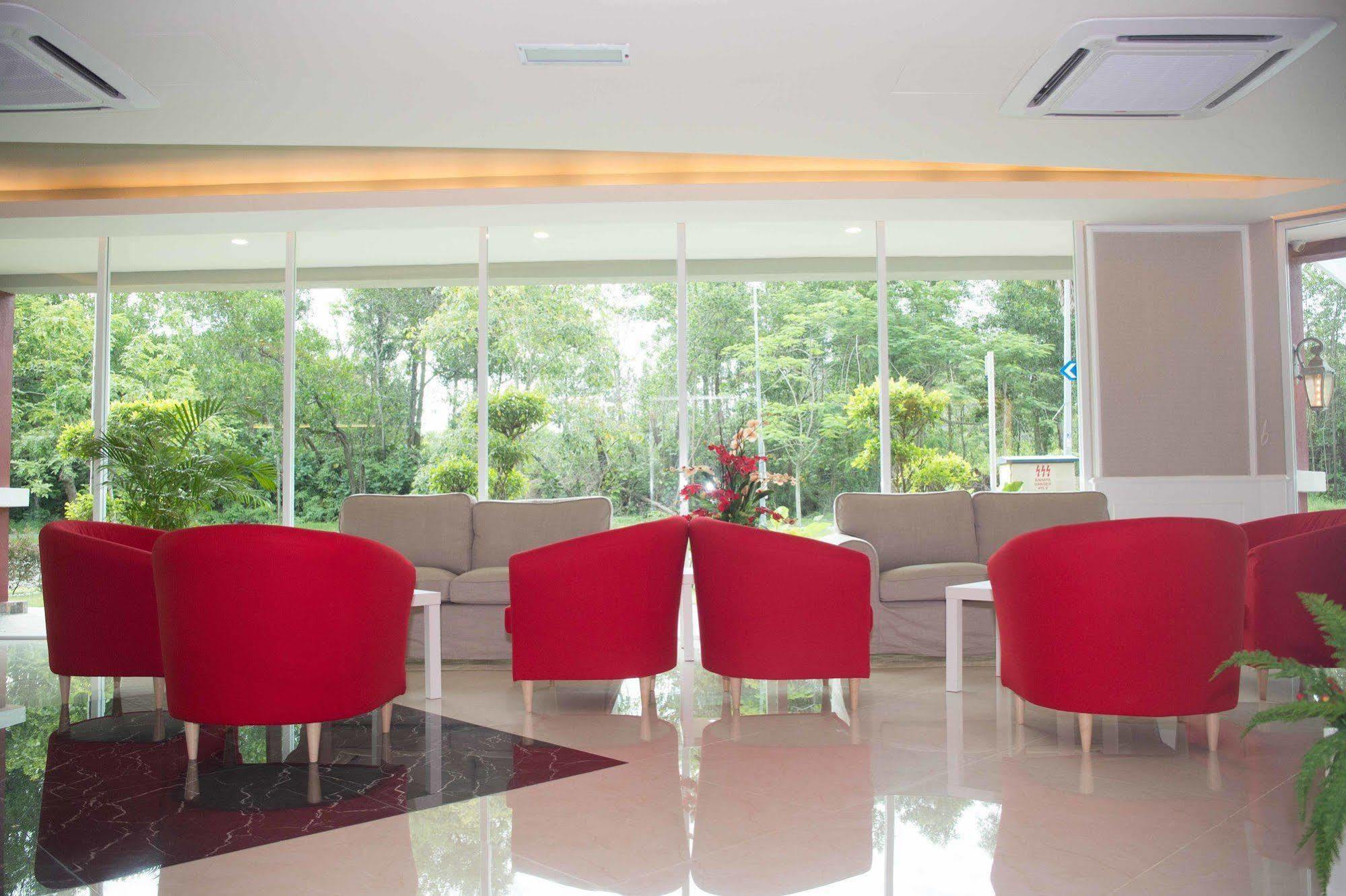 Qlassic Hotel Sepang Buitenkant foto